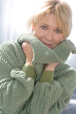 Dee Wallace - Healer Using I~M System of Healing & Renowned Actress